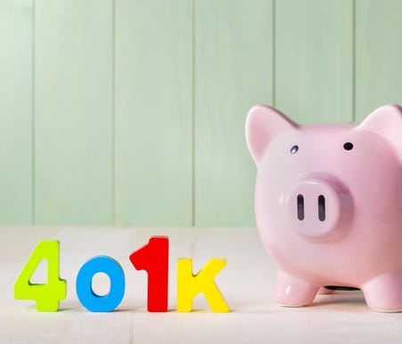401k spelled out in colorful letters next to piggy bank