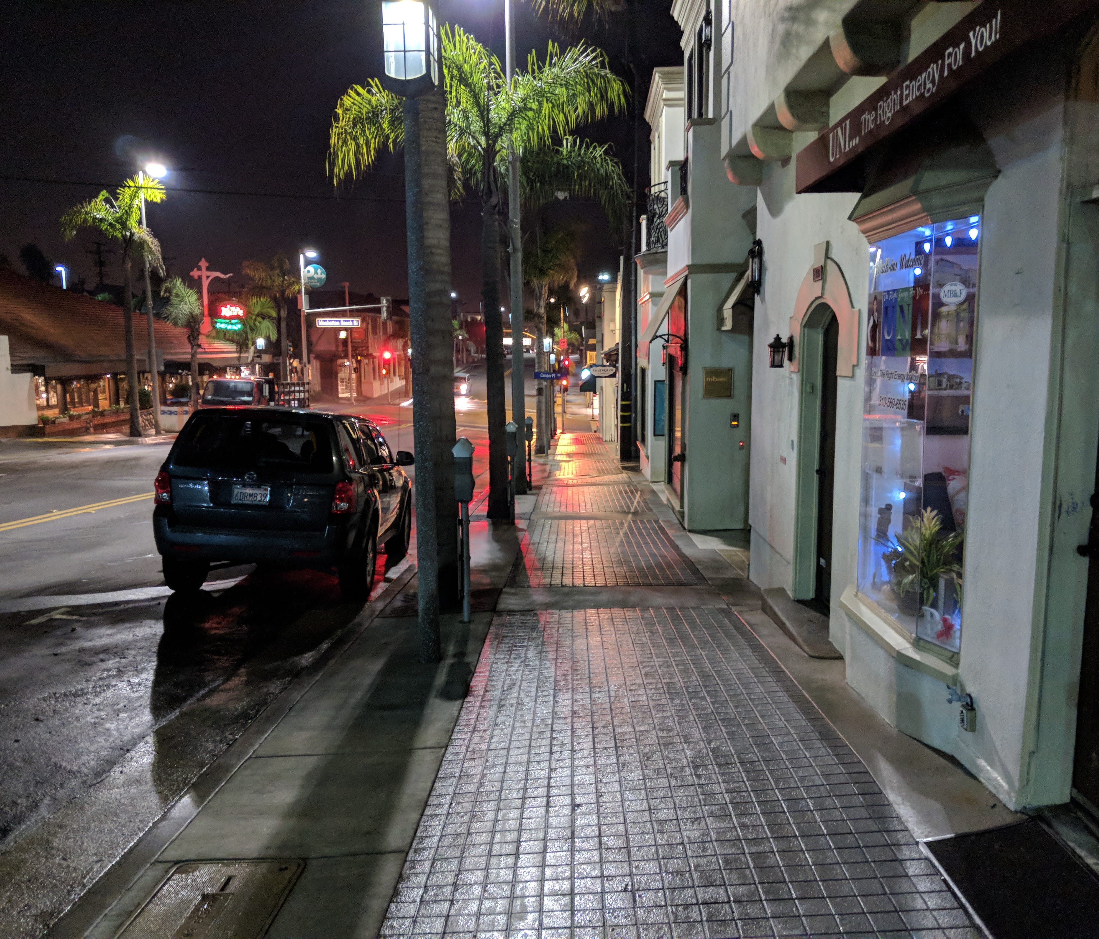 Early morning in downtown Manhattan Beach, as shot on the Google Pixel 2 XL smartphone