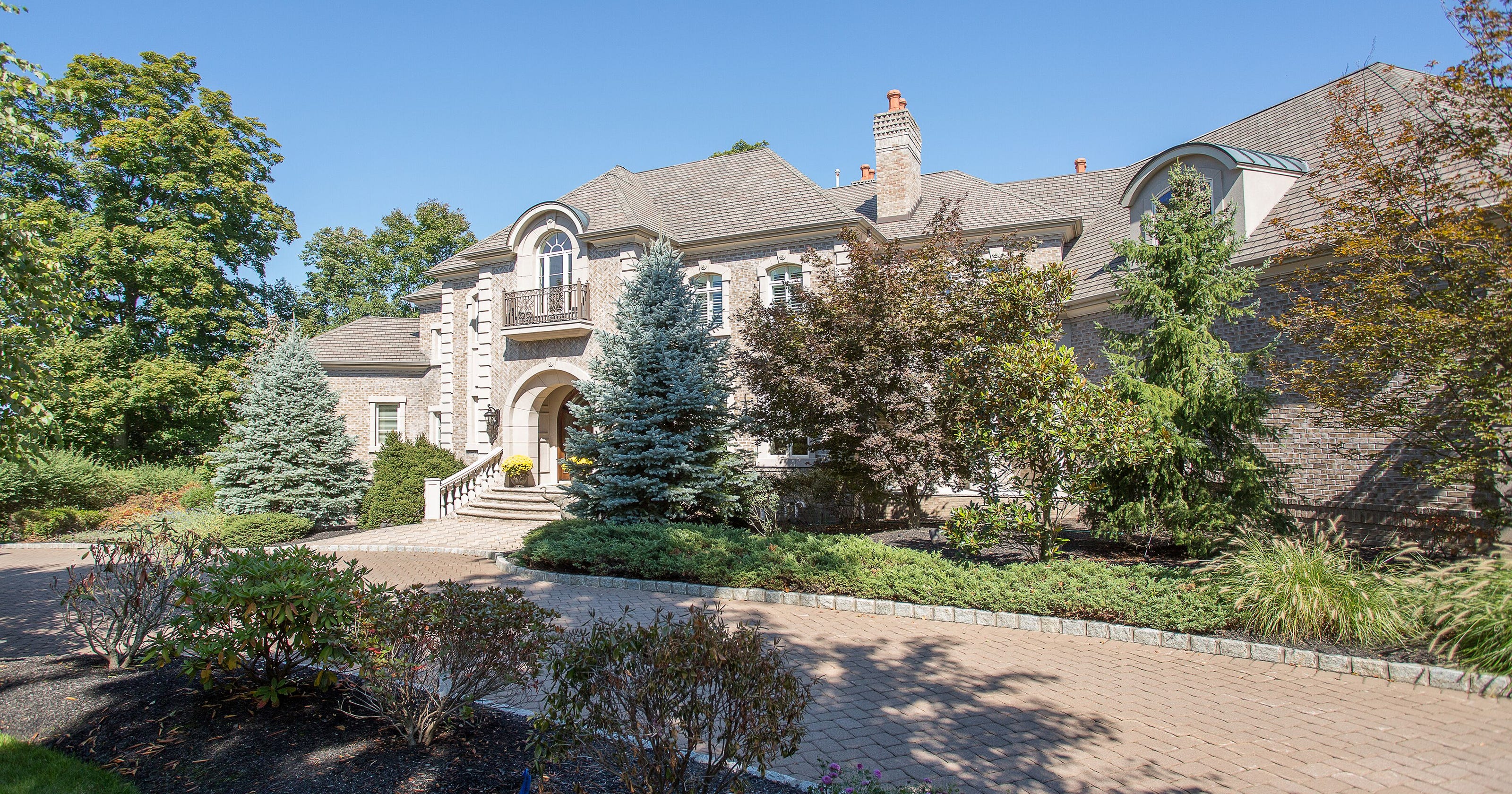 Warren estate makes grand statement