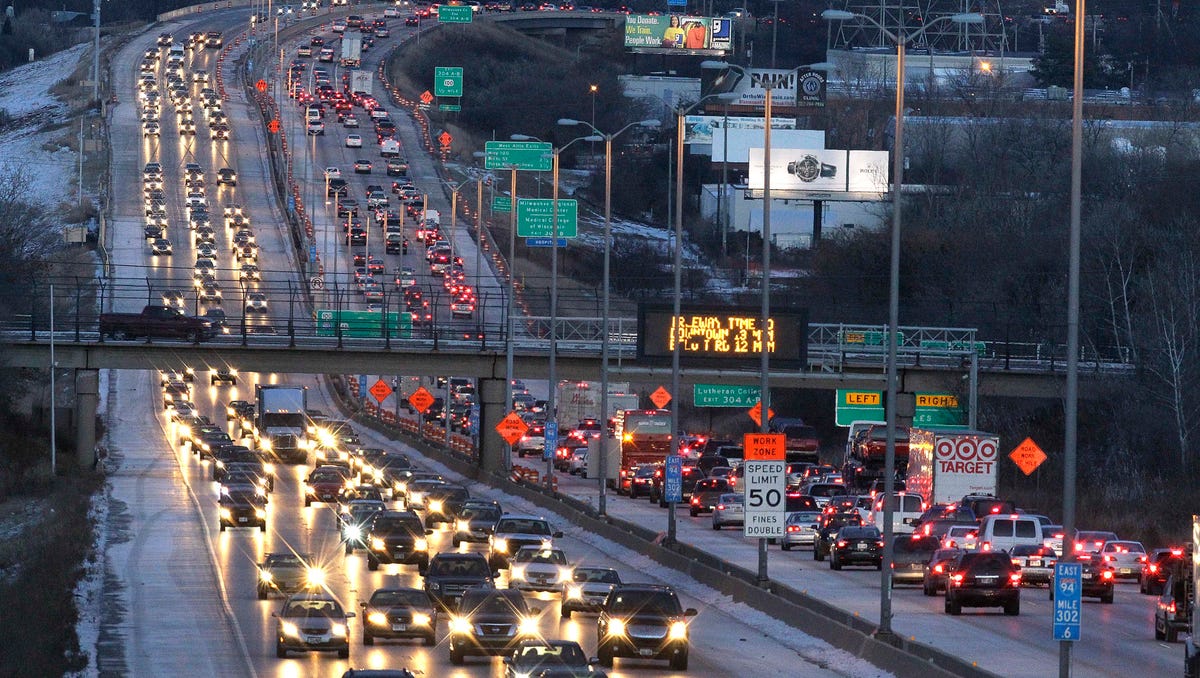 Where and when should I avoid traveling on Thanksgiving weekend in Wisconsin?