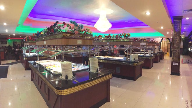 ‘dine out des moines’ program offers additional seating for restaurants and bars Dine-in Des Moines restaurants open on Christmas Eve, Christmas Day