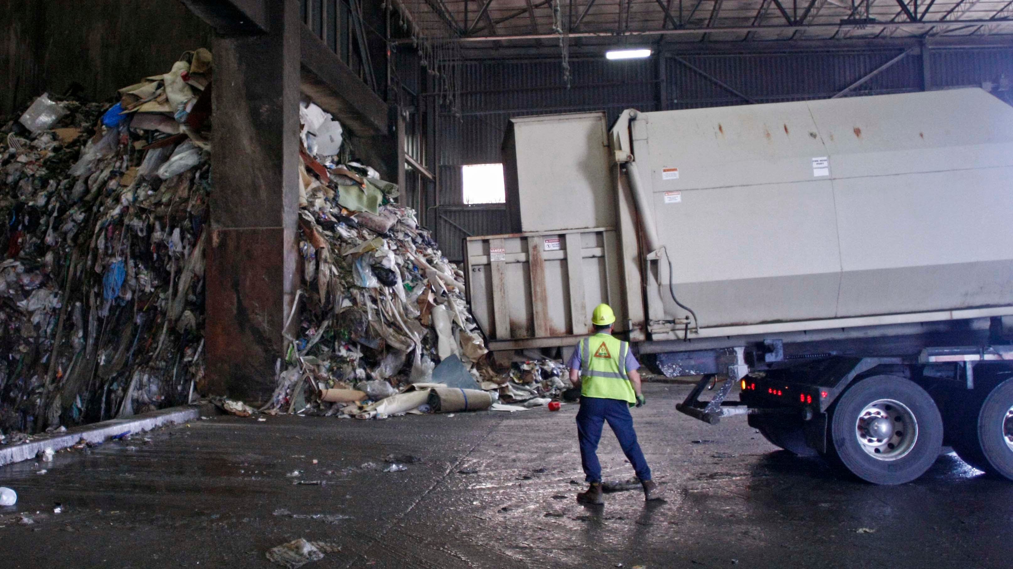 Salem City Council votes to raise garbage fees