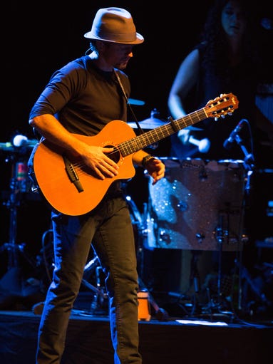 Jason Mraz performs with Raining Jane Monday, March