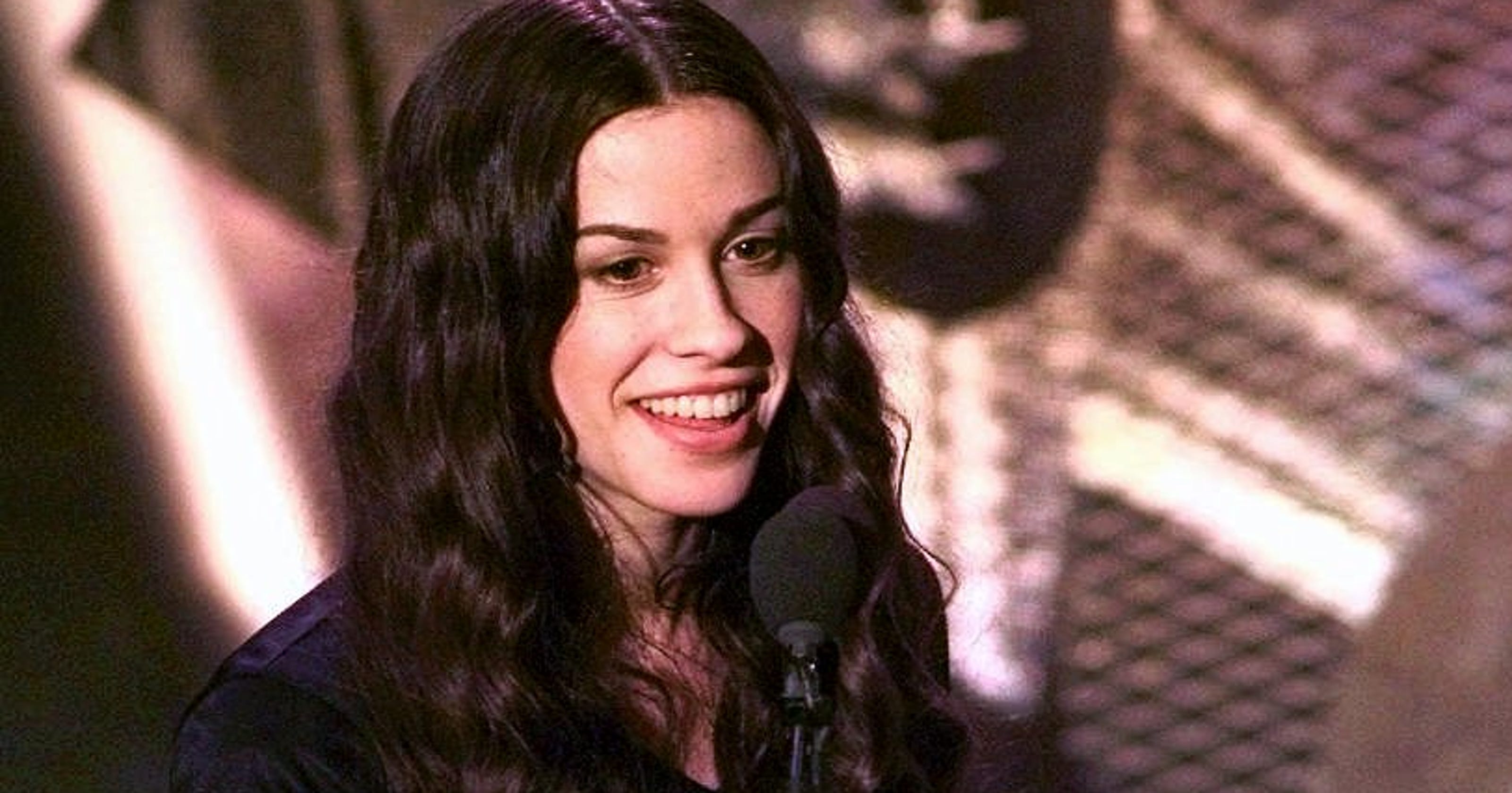 alanis morissette outfits 90s