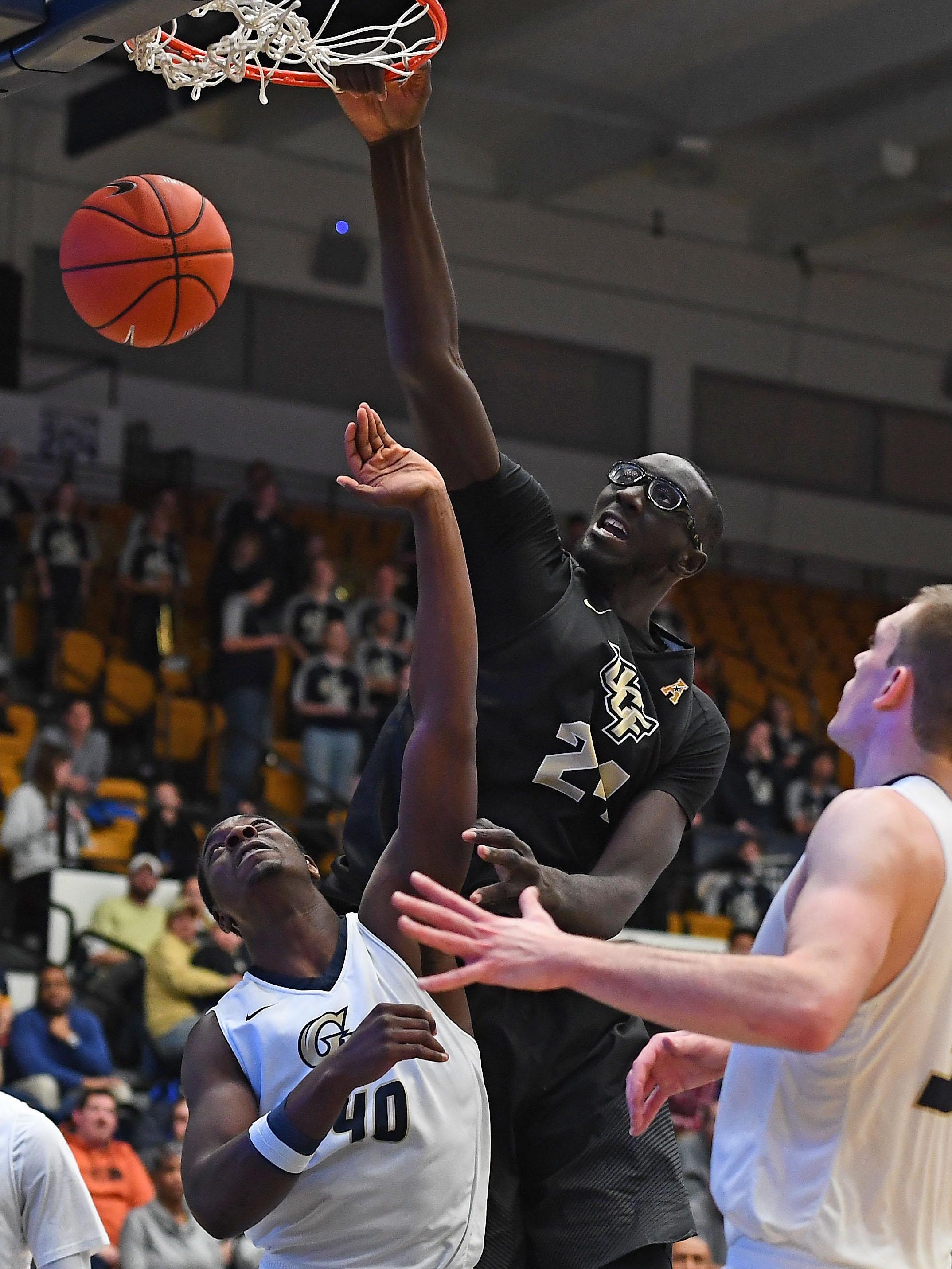 Ucf Basketball 7 Foot 6 Tacko Fall S New Life