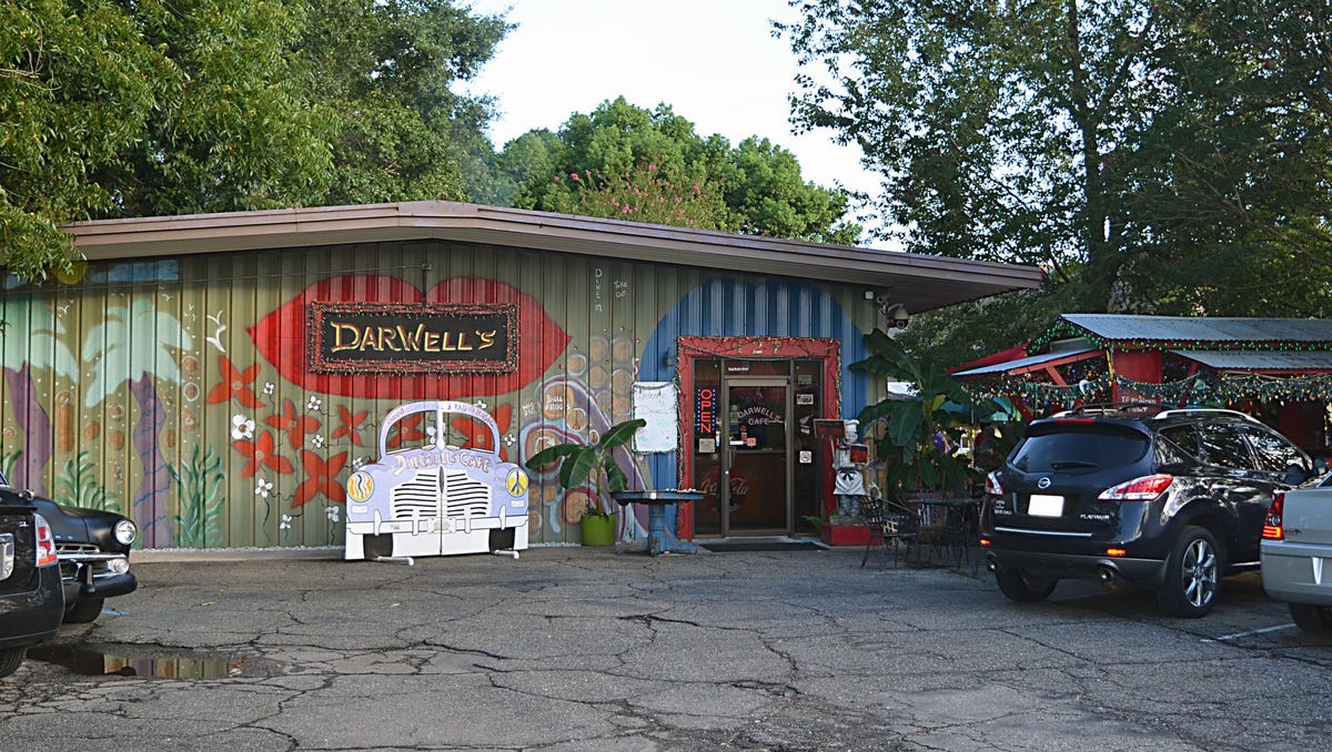 MS restaurant owner defends move to keep LGBTQ people out of food deal