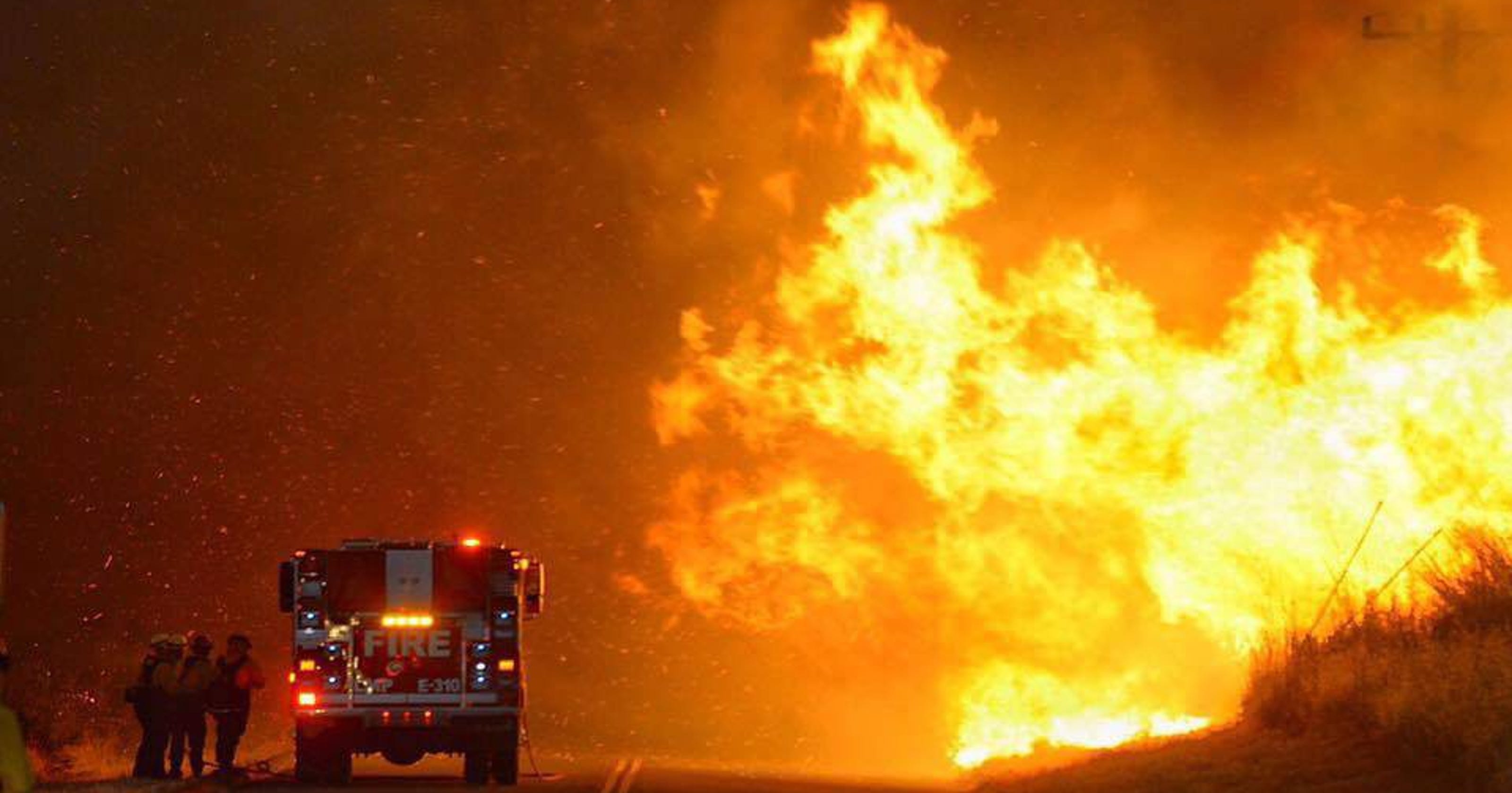 Firenado spins up in California wildfire