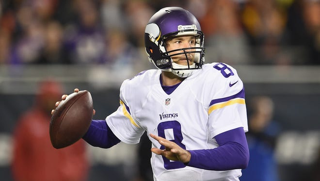 Vikings QB Sam Bradford looks to pass the ball during the second half Monday in Chicago.