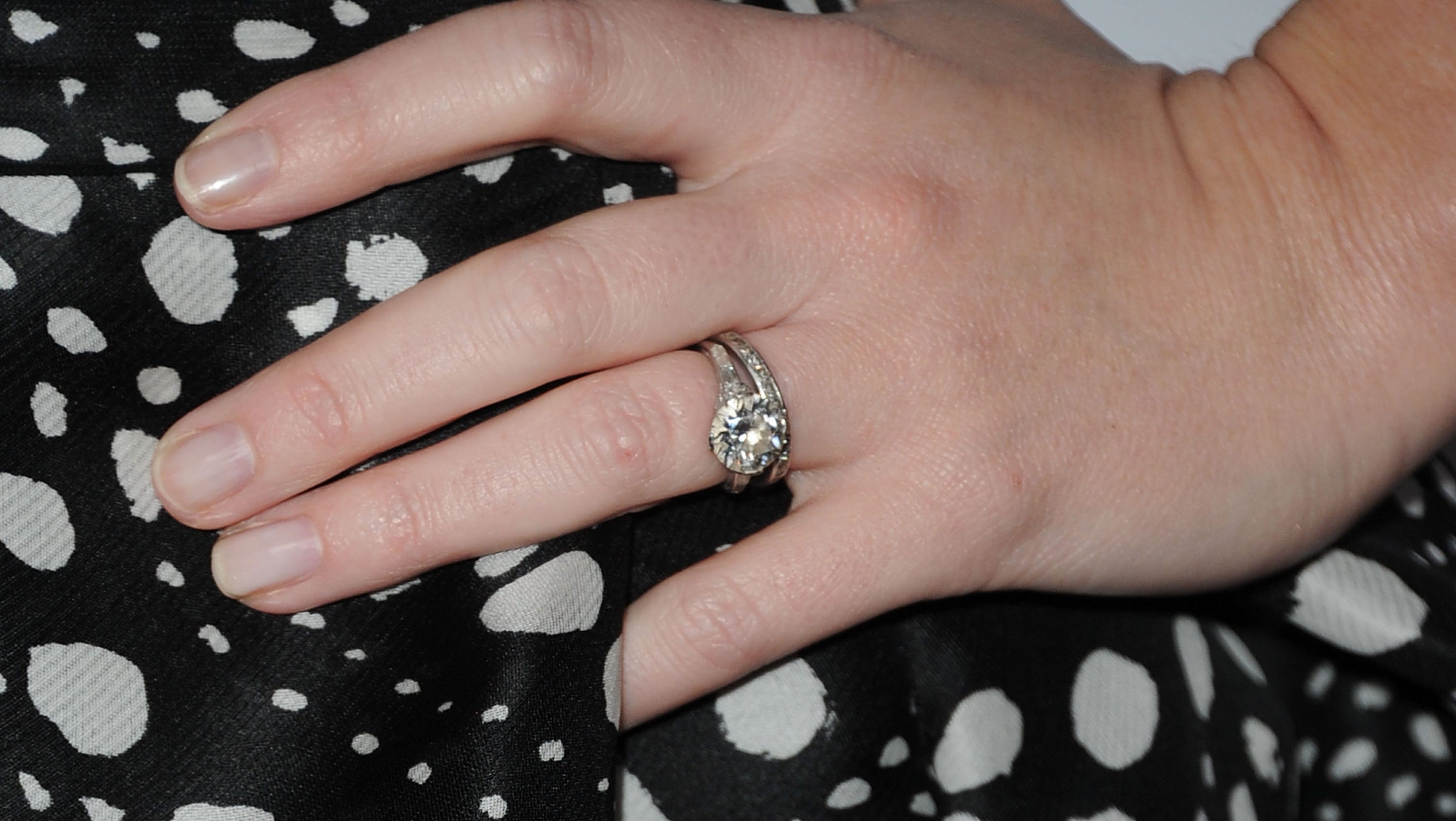 Engagement Ring Goes On The Outside Mom In Law Engagement Ring Goes On The Outside Mom In Law