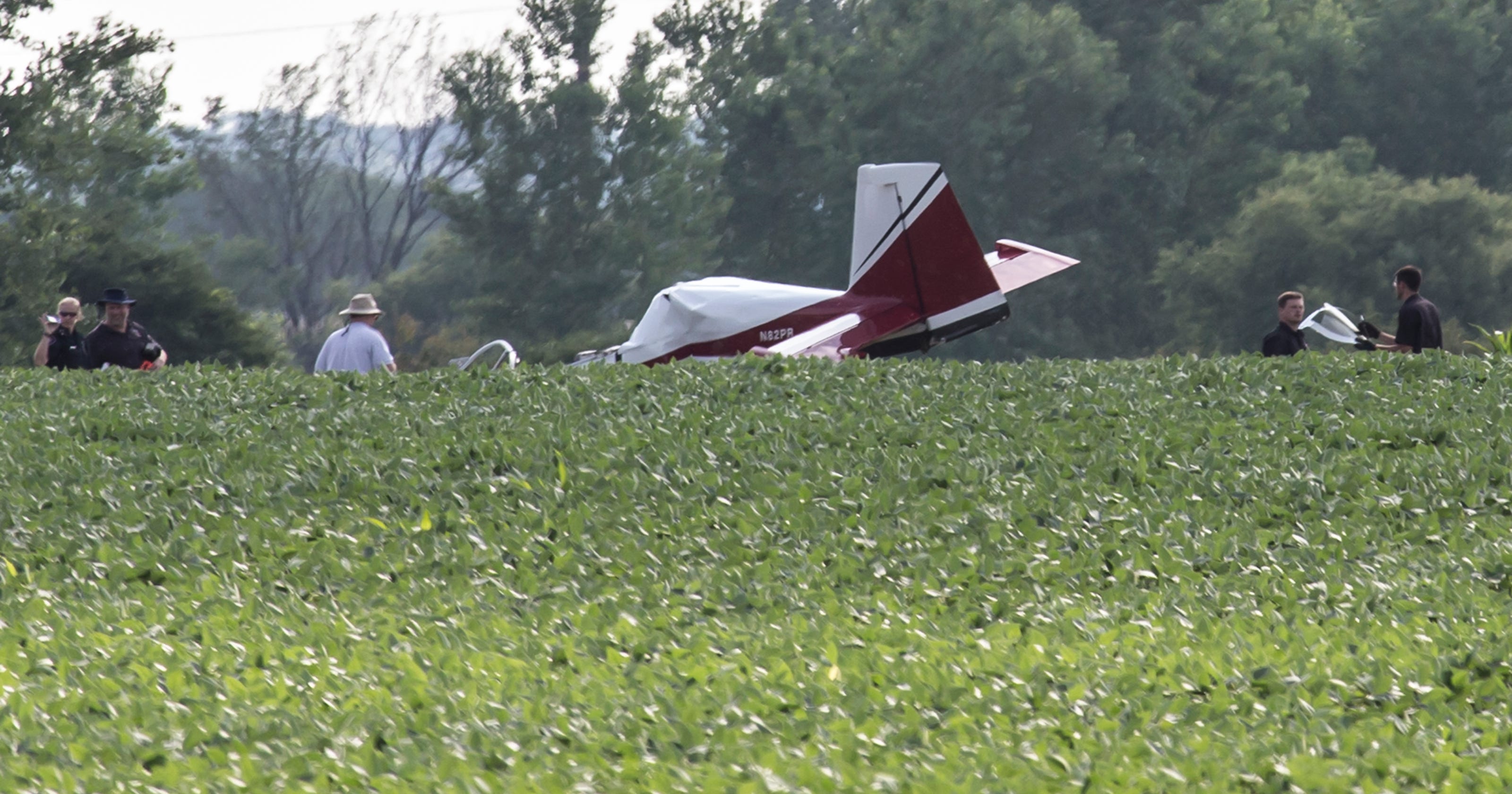 Airplane crashes in field near Snell Road in Oshkosh