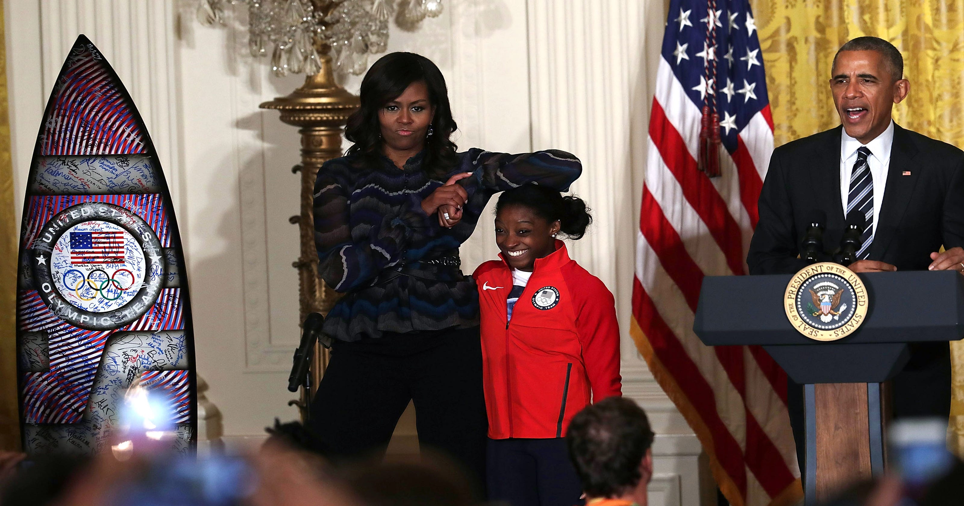 Simone Biles stans over FLOTUS, does splits with Final Five at the