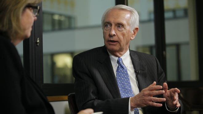2/21/14 4:01:45 PM -- Washington, DC, U.S.A  -- Gov. Steve Beshear, D-Ky., is interviewed by Susan Page for USA TODAY's Capital Download in Washington on Friday, Feb. 21, 2014. --    Photo by Jennifer Harnish, USA TODAY staff ORG XMIT:  JH 130651 CAPITAL DOWNLOAD 2/21/2014 [Via MerlinFTP Drop]