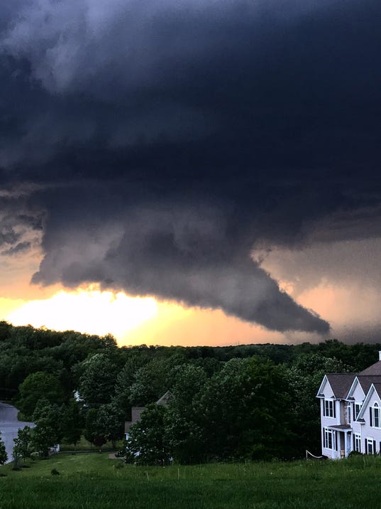 Thunderstorm dropped hail, left thousands without power