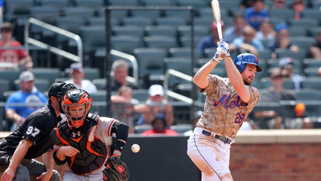 Mets second baseman Daniel Murphy, right, strikes out during the ninth inning to end the game against the San Francisco Giants at Citi Field on Monday.