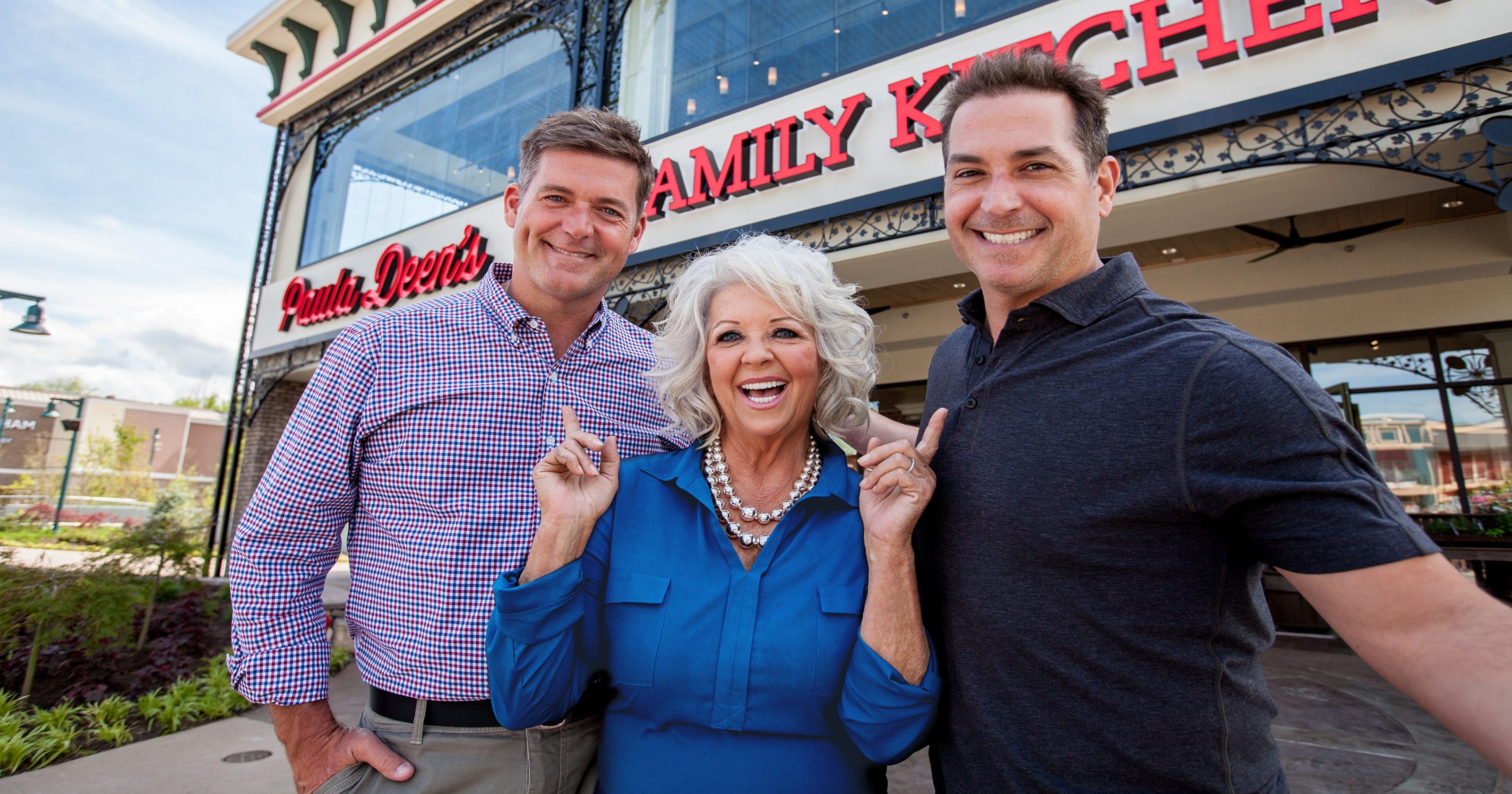Family photo of the tv-personality &  chef, married to Michael Groover,  famous for Oprah's Next Chapter, MasterChef, Elizabethtown.
  