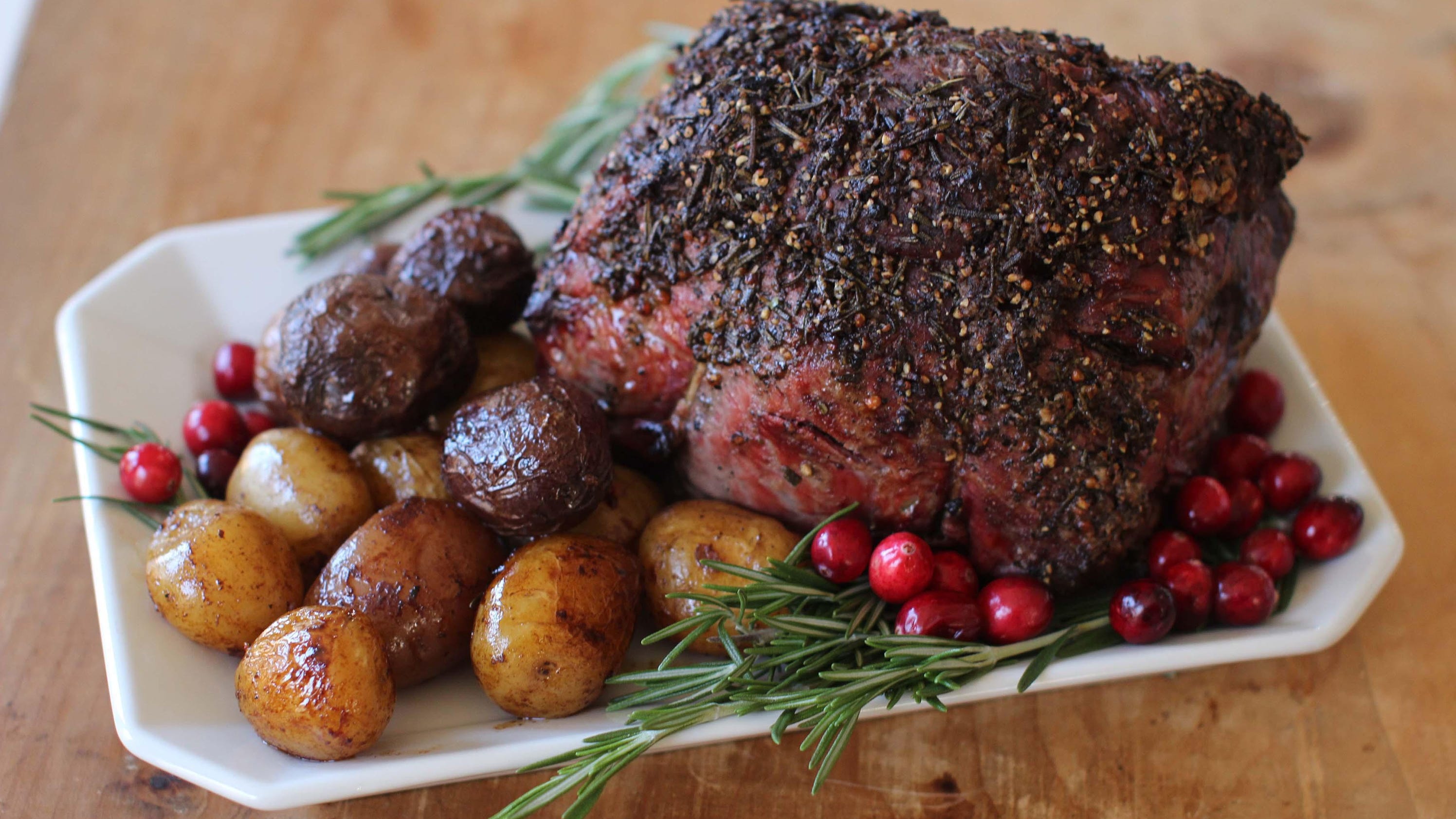 Want an easy, festive Christmas dinner? You want beef roast