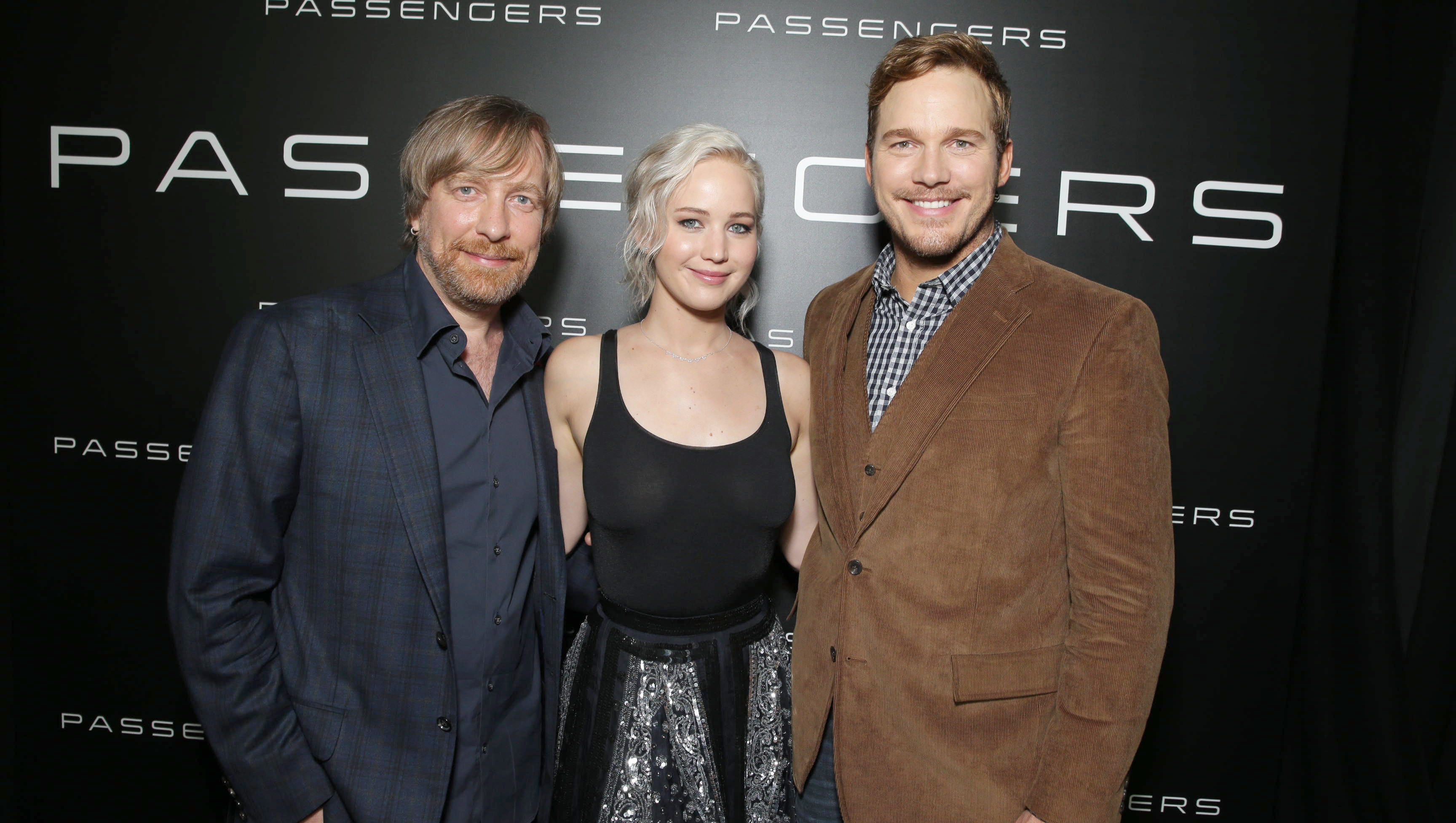 Cinemacon Chris Pratt Drops The Mic On J Law S Foot