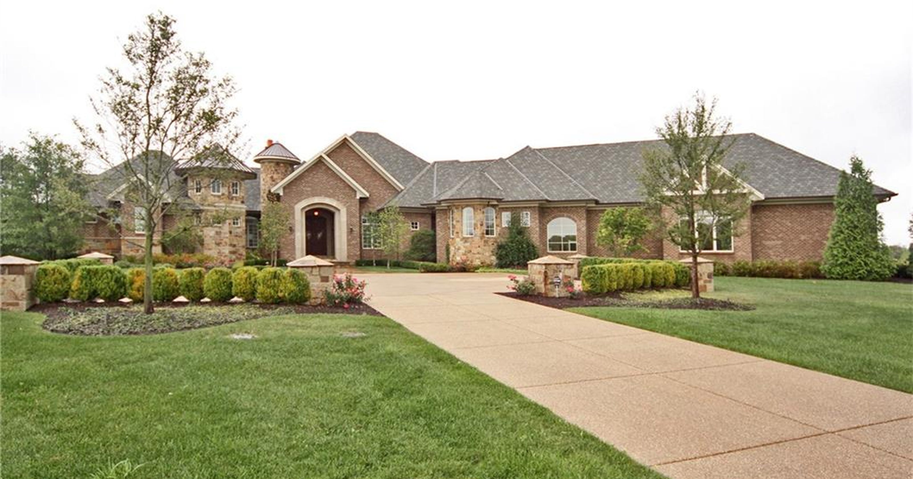 Roy Hibbert says so long, Indiana; selling Carmel mansion