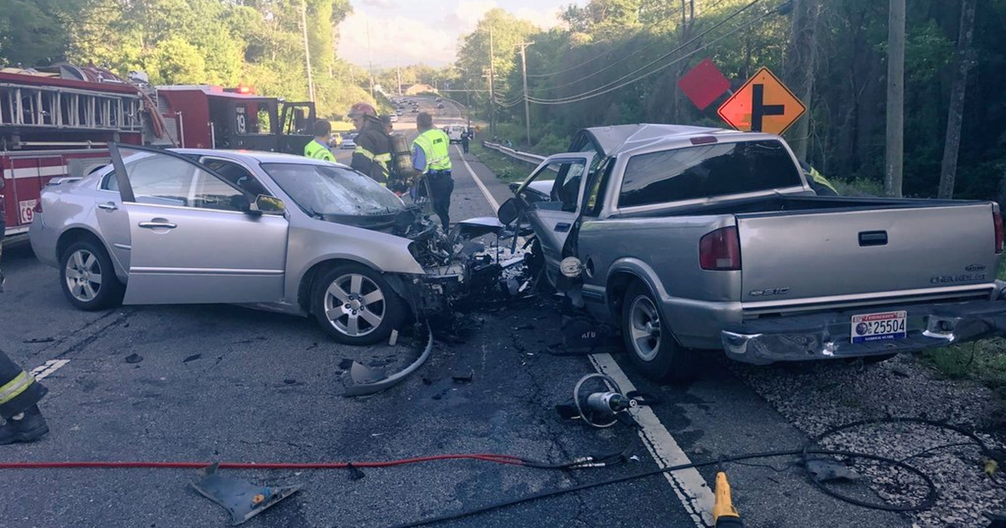 UPDATE 3 injured in headon wreck on Chapman Highway