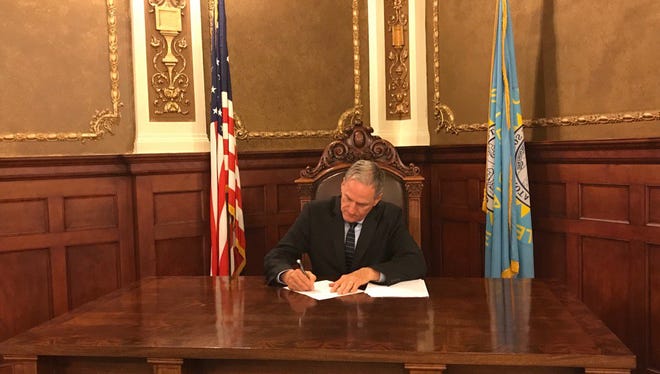 Gov. Dennis Daugaard signs non-meandered waters bill on Monday, June 12, 2017.