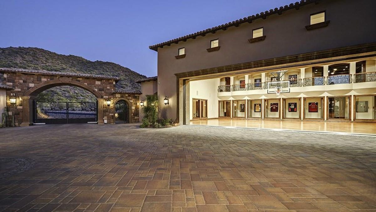 Luxury Homes 3 2m Mesa Mansion Has Nba Style Basketball Court
