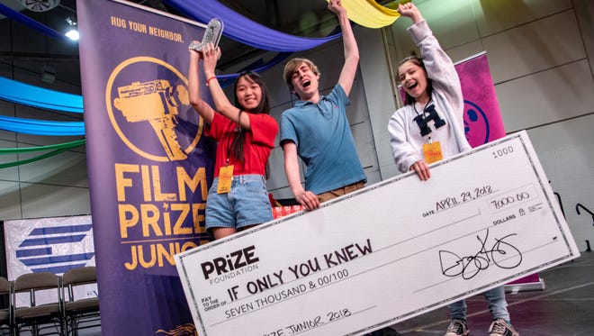 Maria Vu and Olivia Noonan celebrate their Louisiana Film Prize Junior win  "If Only You Knew" with founder Tobias Kallenberg.