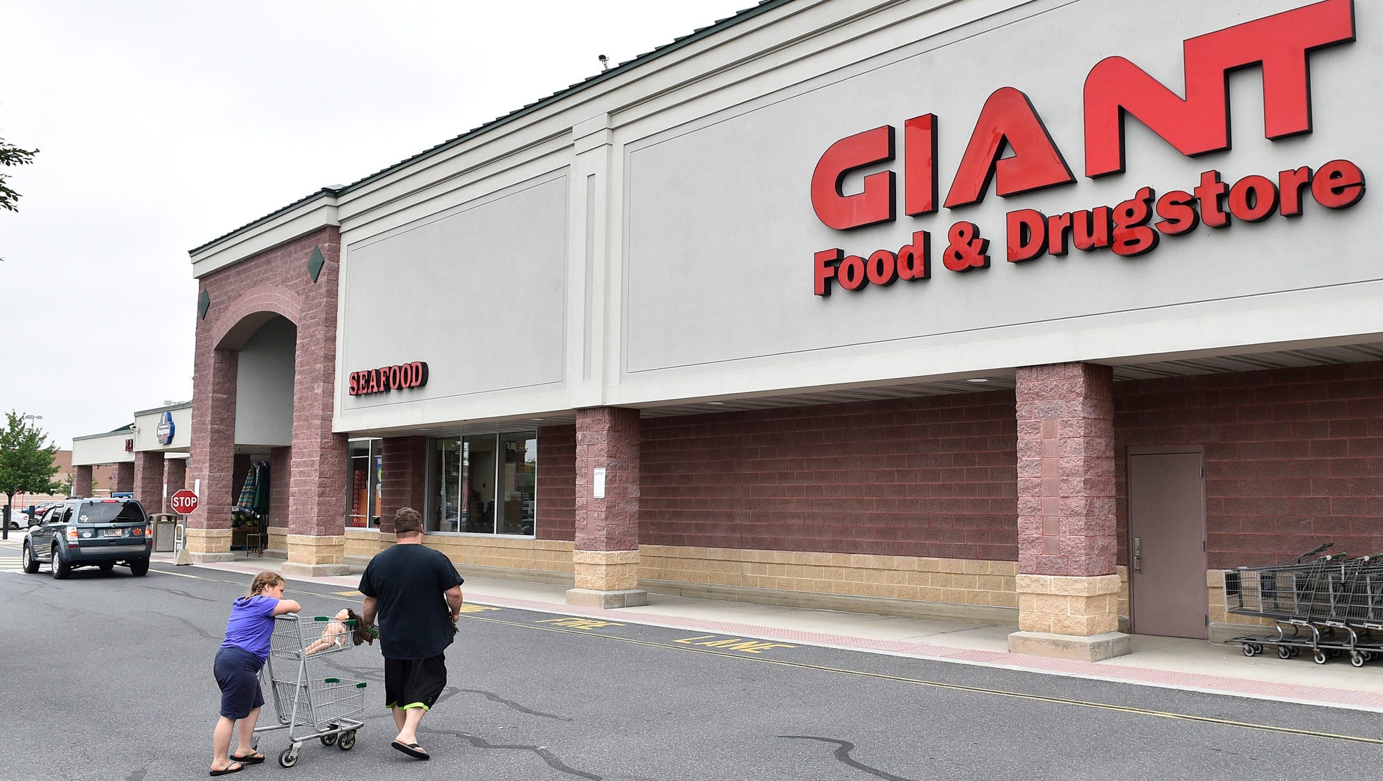 Chambersburg GIANT opens Beer & Wine Eatery on Wayne Ave.