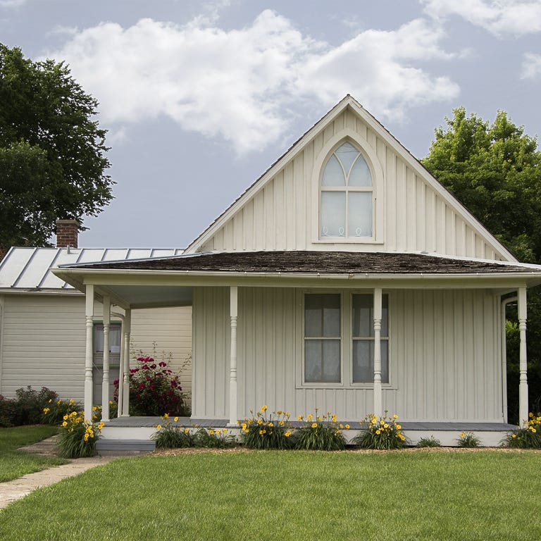 Iowa: Grab your pitchfork and overalls and put on your best dour expression when you travel to this bucket list destination. The American Gothic House in Eldon, Iowa, is the backdrop to the famous painting by Grant Wood. The home's original owners shared the 504-square-foot home with eight children. There are actually props to use onsite to take your picture in front of the house, so don't worry   about how to pack that pitchfork on a plane (because you can't). The fact that the site is free might make it a struggle to keep your expression grim.