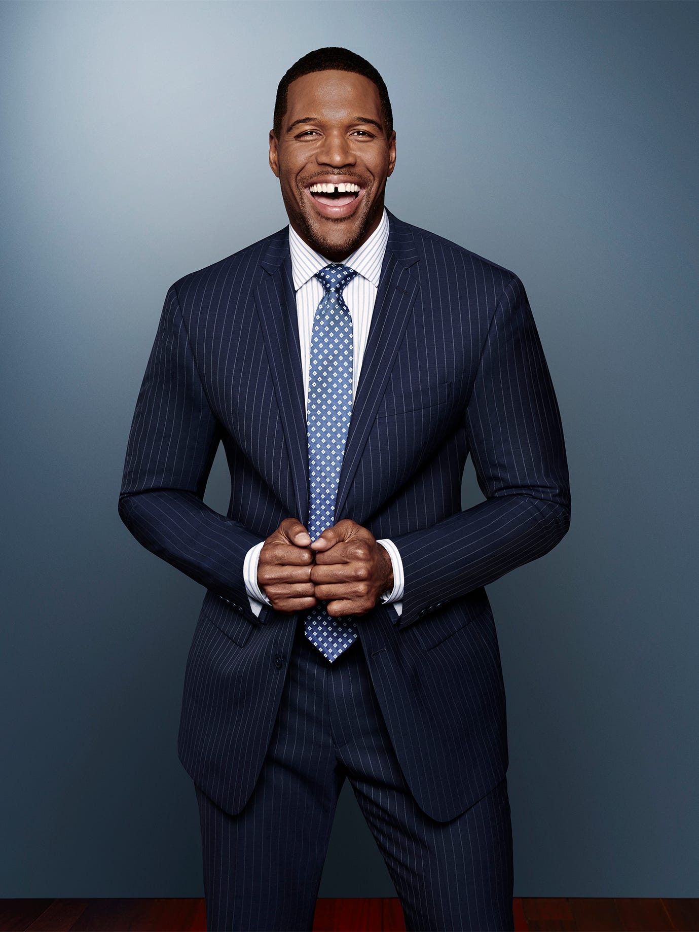 michael strahan blue suit