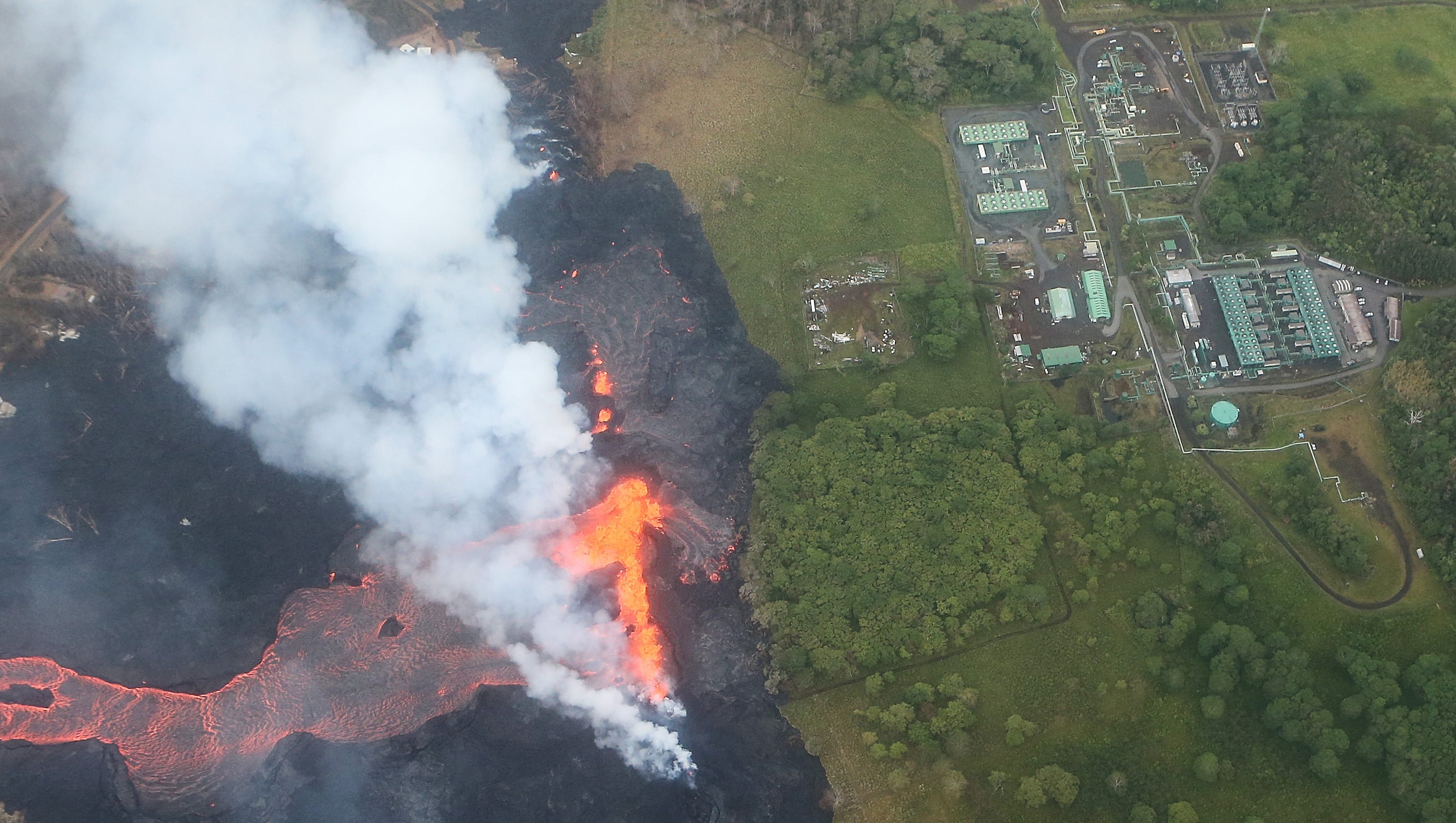 power b-29 plant reach from of volcano: Hawaii flows Lava edge Kilauea