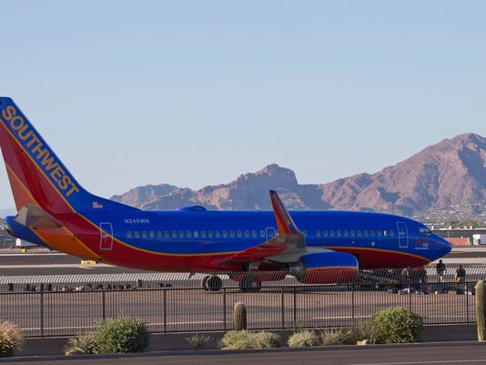 Southwest exec: No plans for baggage fees