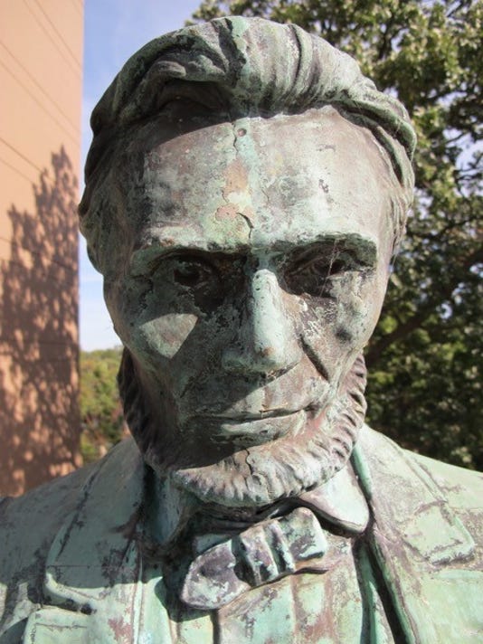 Iconic Lincoln statue under repair