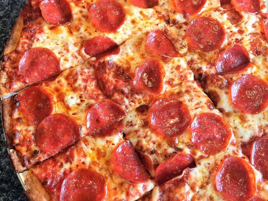 Marco S In Windsor Heights Provides Crowd Pleasing Pizza