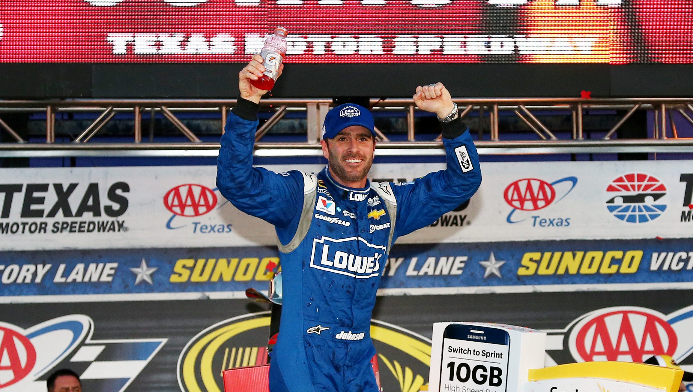 Jimmie Johnson Wins At Texas Denies Dominant Brad Keselowski