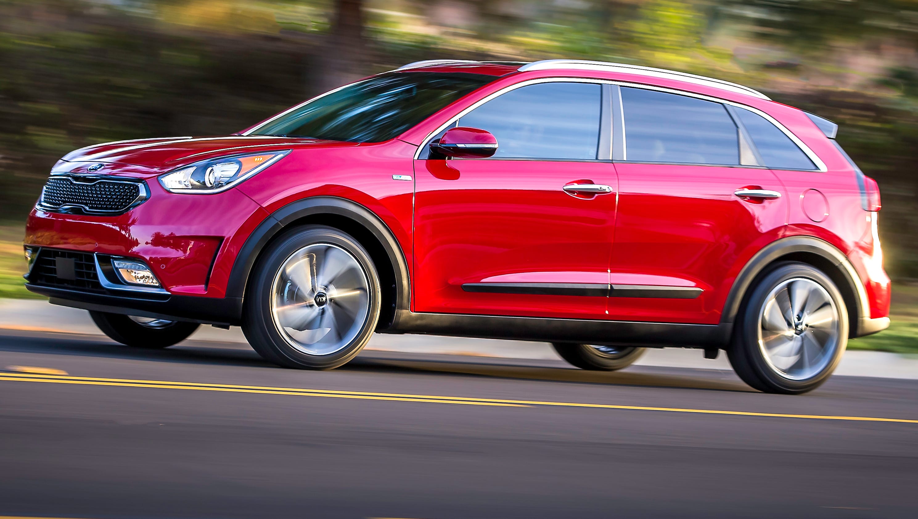 Kia Niro small hybrid SUV gets Priuslike gas mileage