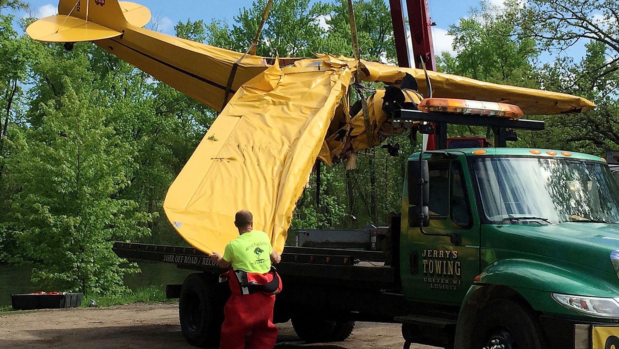 Teen pilot killed, passenger hurt in Wisconsin plane crash