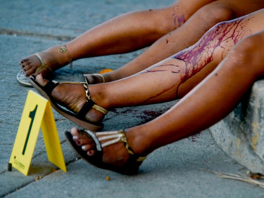 The bodies of women lie on the sidewalk in the Rufo
