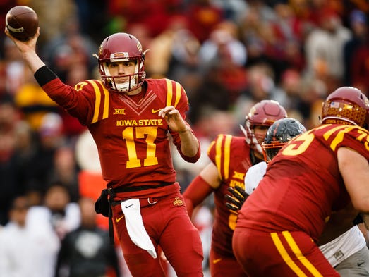 Iowa State Cyclones quarterback Kyle Kempt (17) passes