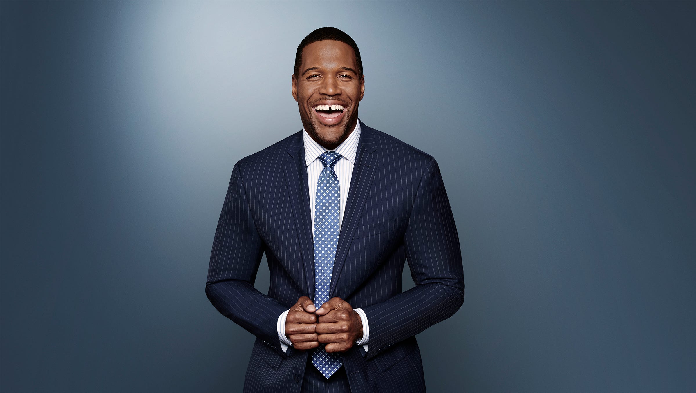 Listen up, fellas: Michael Strahan wants to dress you
