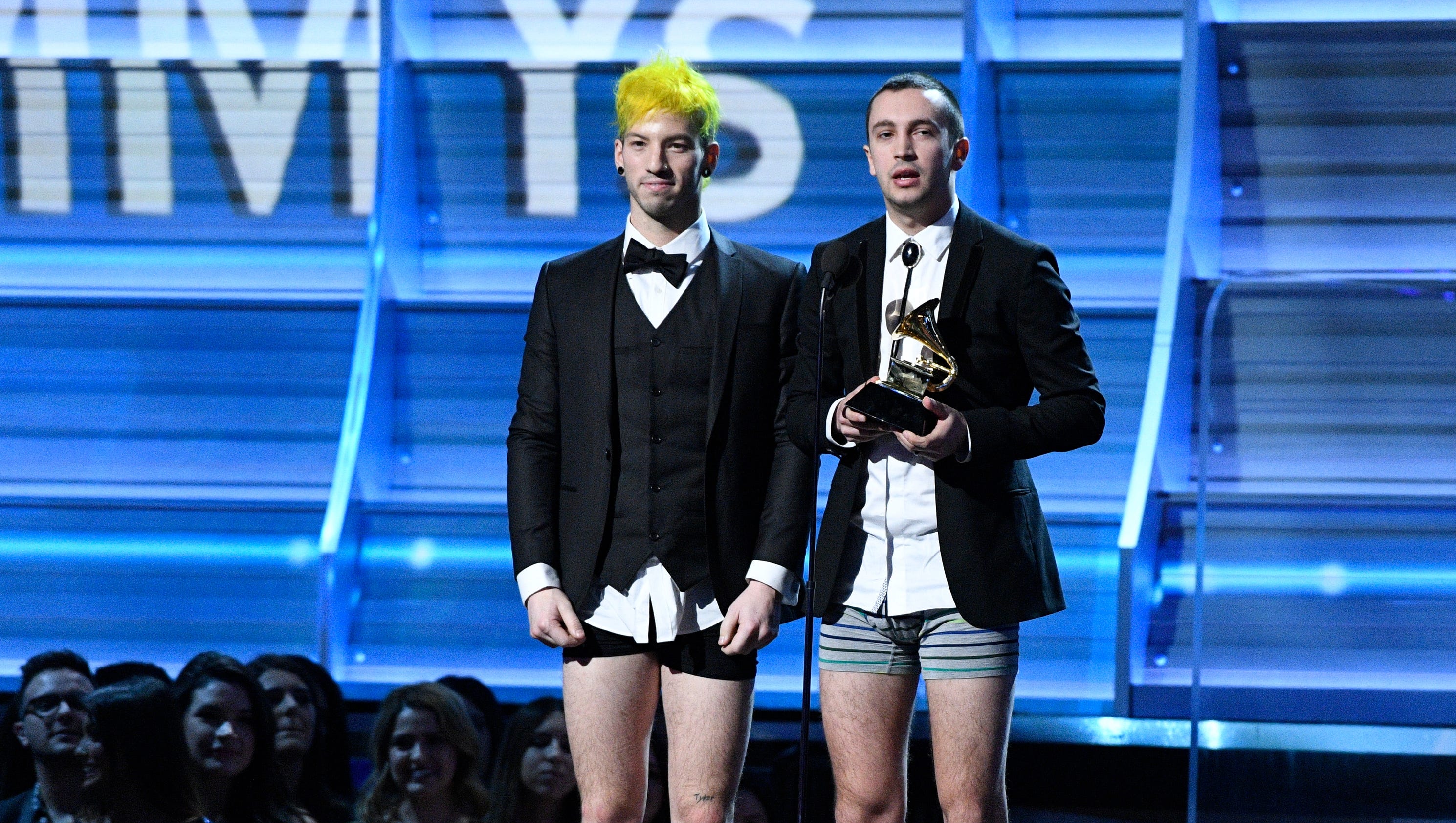 Twenty One Pilots strip down to underwear before accepting Grammy Award3200 x 1680