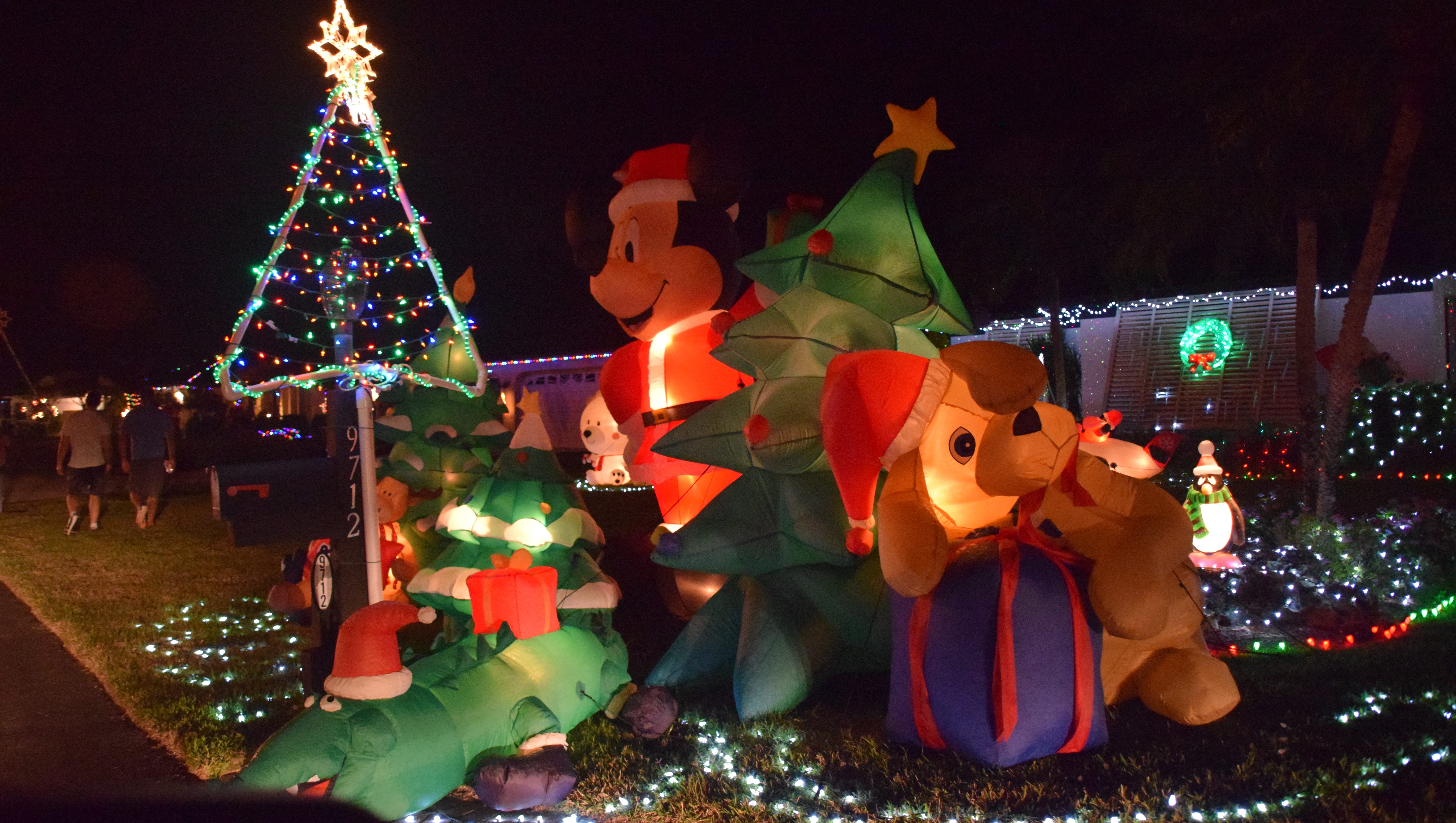 Victoria Park Naples Florida Christmas Lights 2022 Victoria Park In Naples Lights Bright During The Holidays