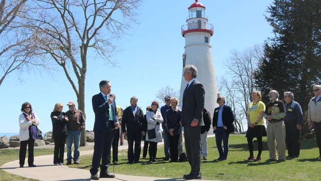 Dennis Kucinich, Democratic candidate for governor, joined environmental advocate Robert F. Kennedy Jr. for a stop at the Marblehead Lighthouse on Thursday.