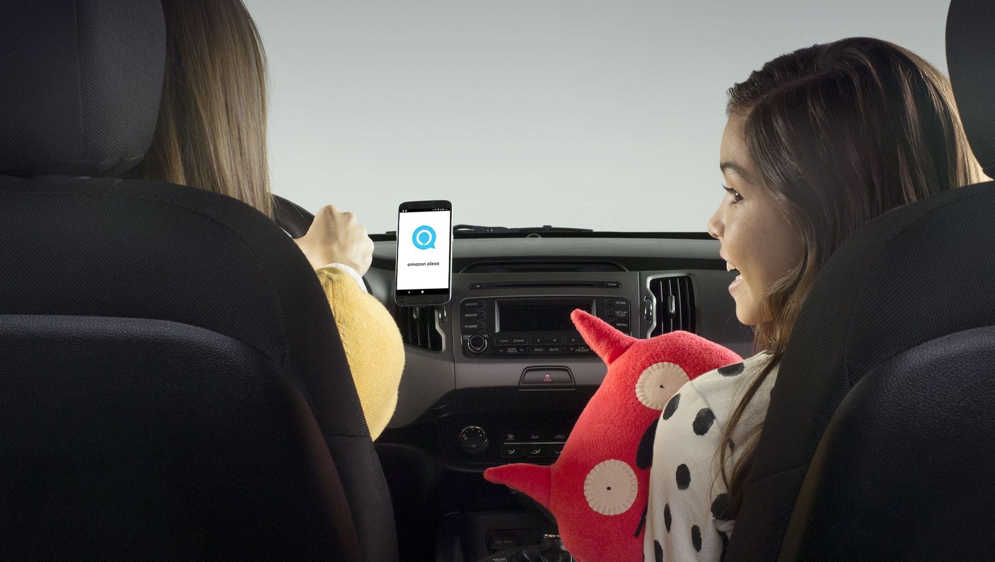 These hands-free phone tricks can prevent distracted driving