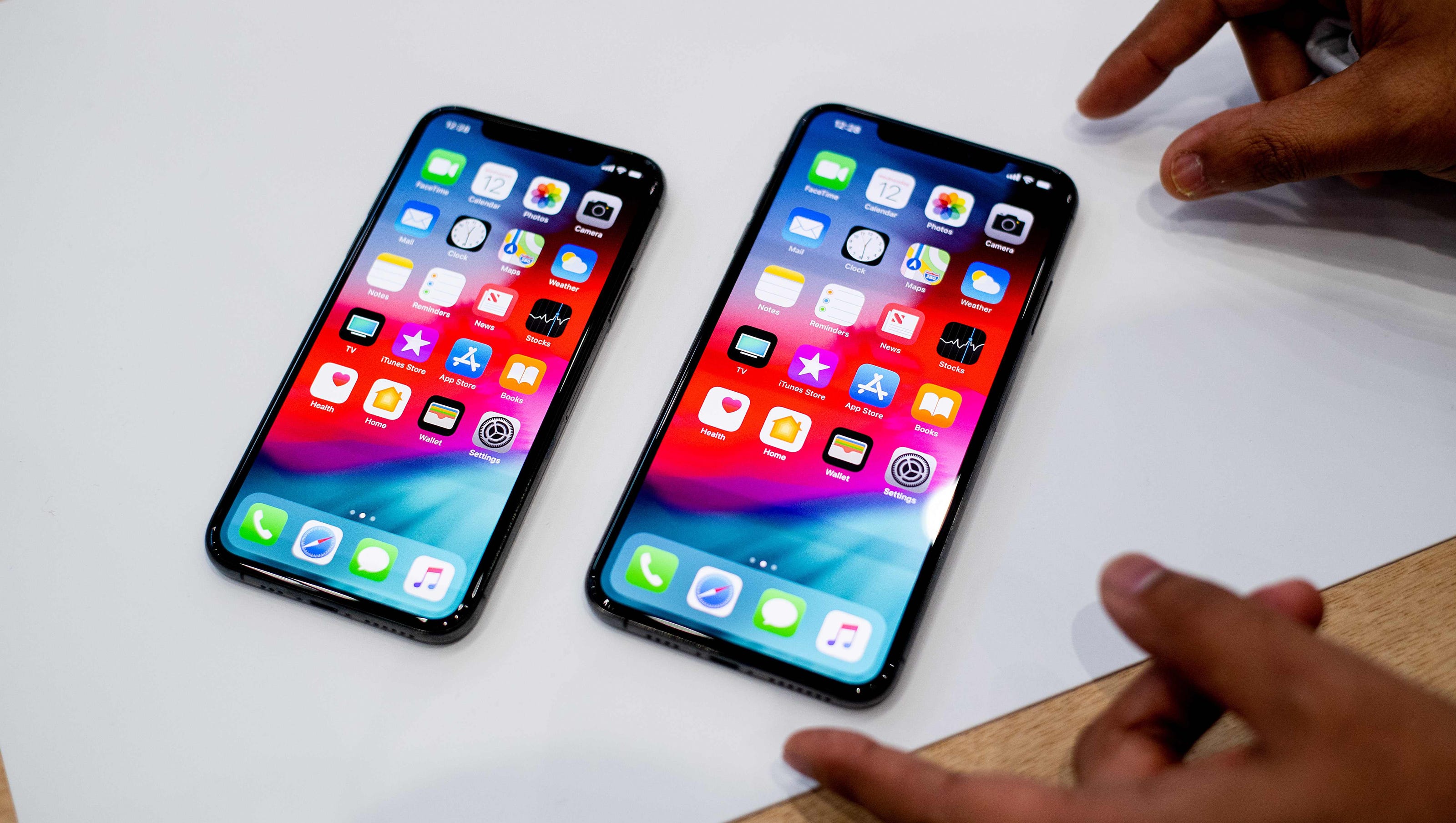 iPhone XS too big for small hands? Options could leave you