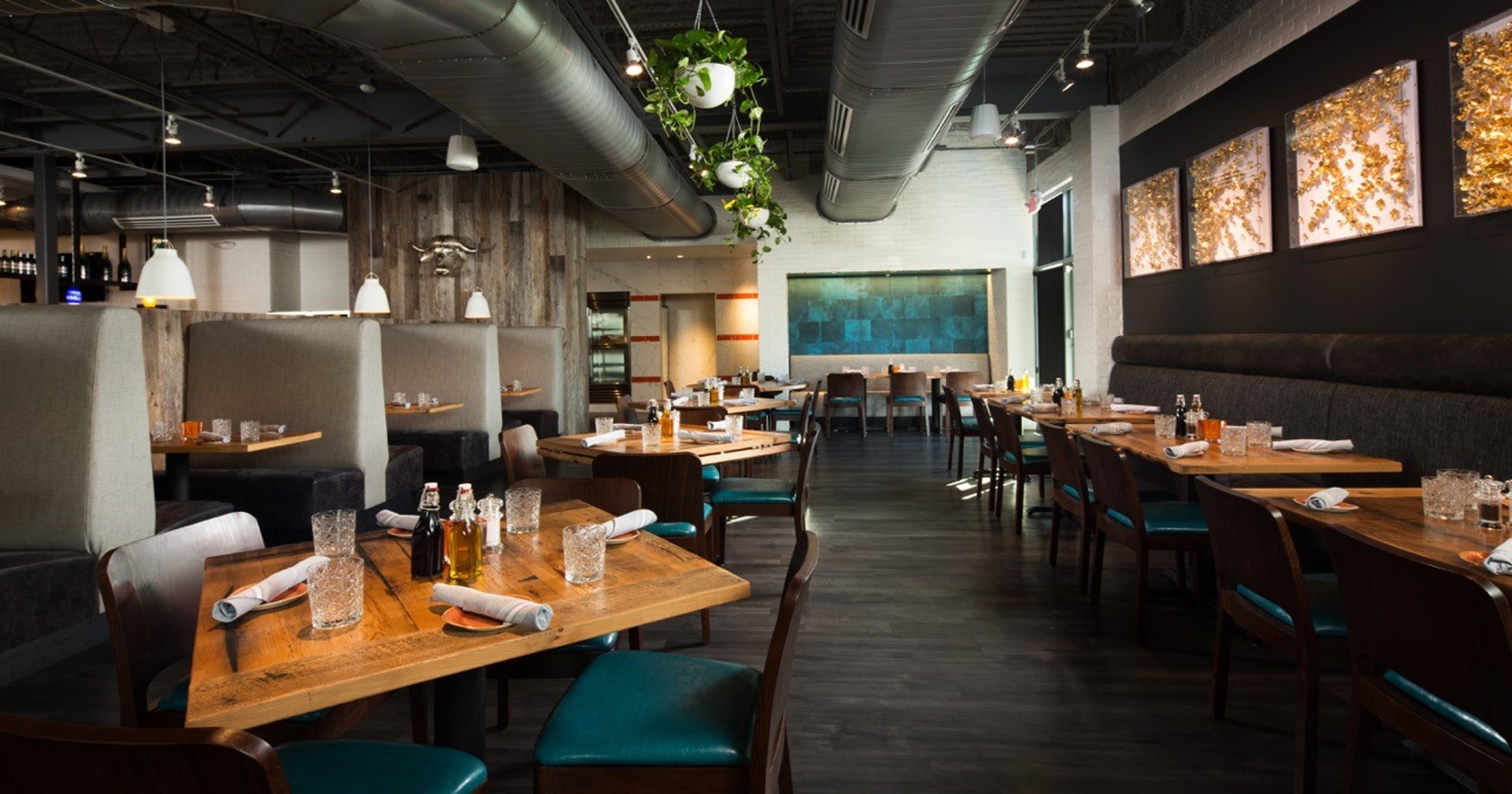 6 great restaurants for large groups in Naples, Bonita Springs