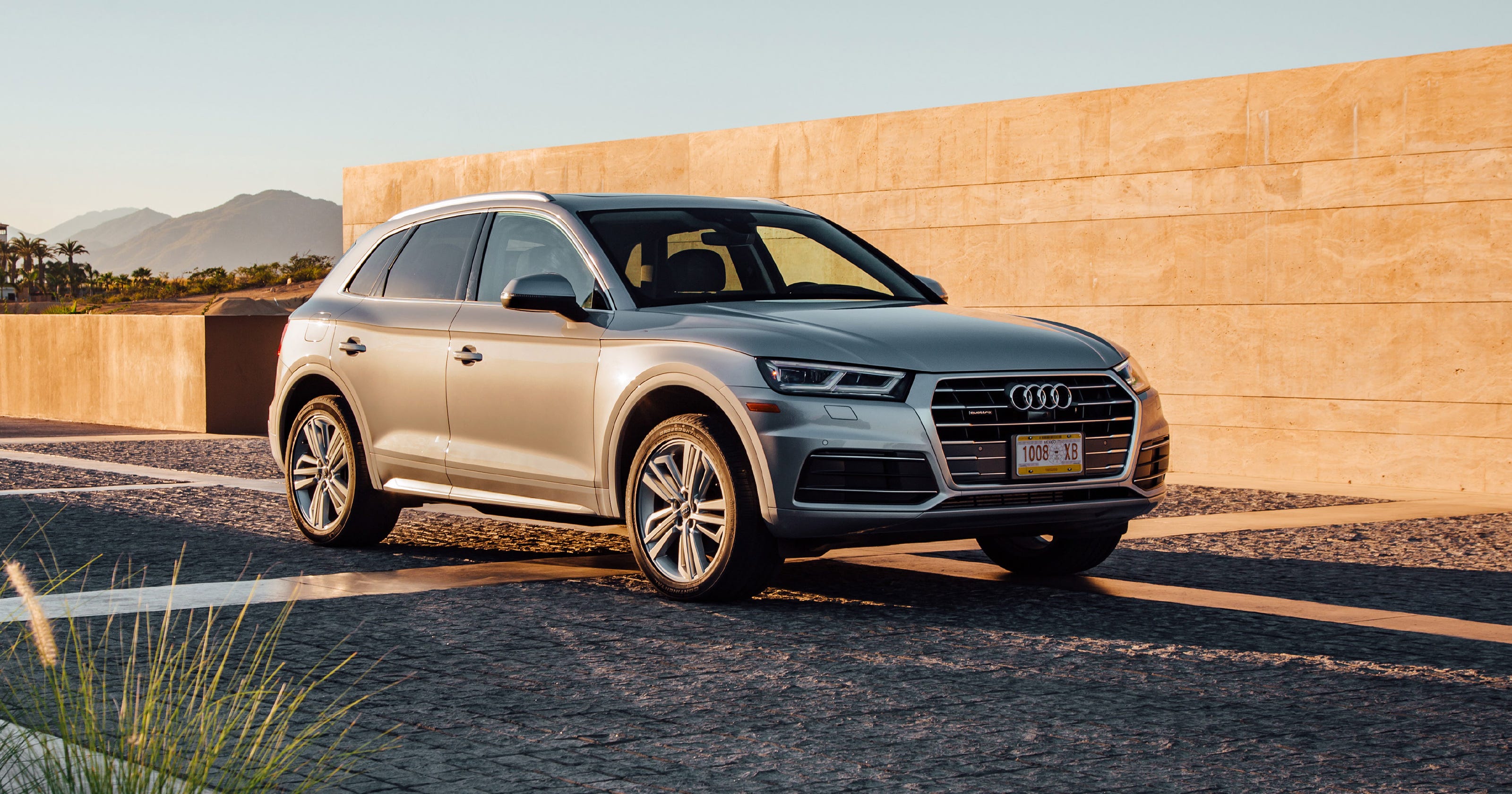 Review 2018 Audi Q5 Suv Fights A Battle Of Inches