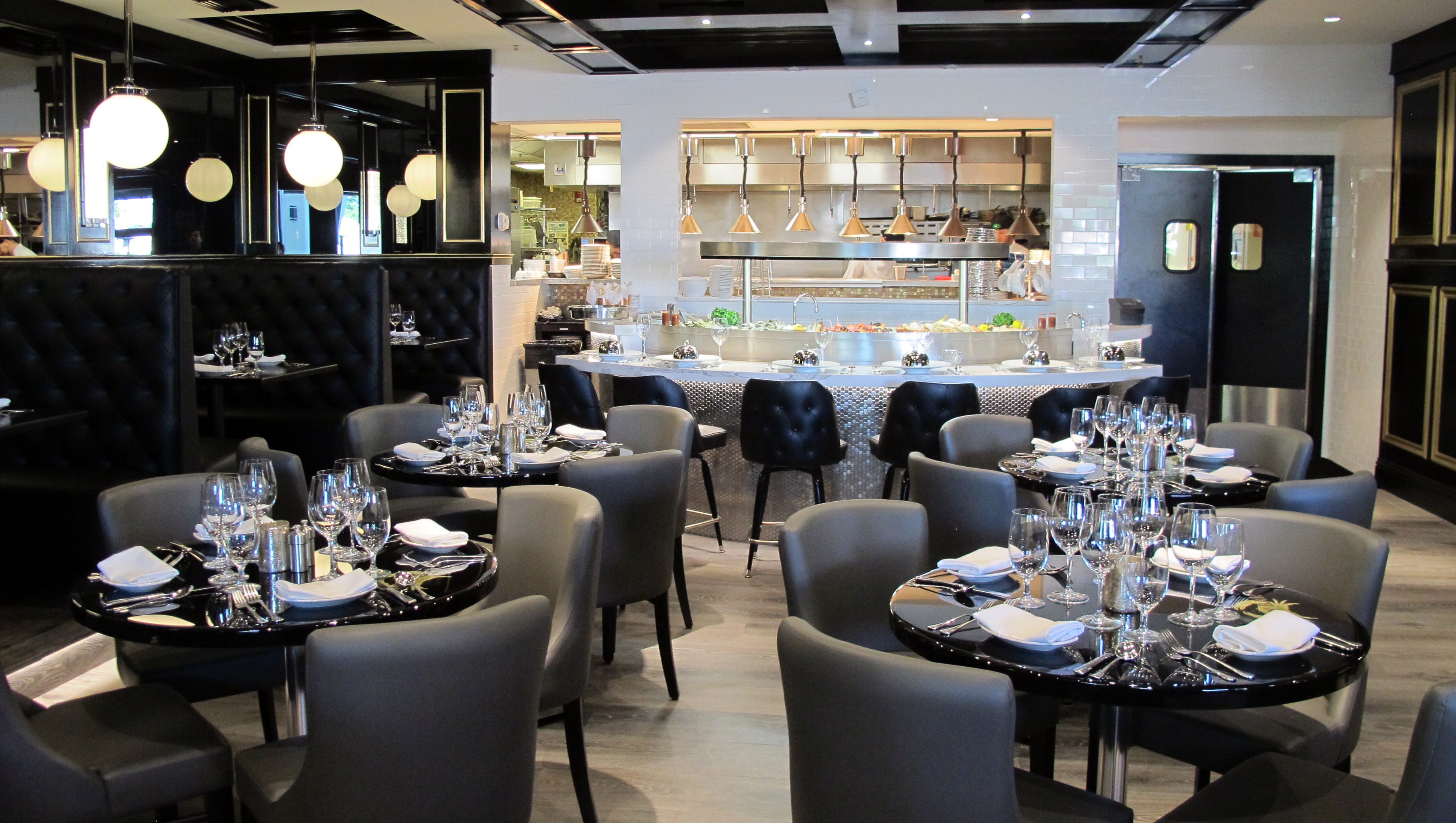 New Claw Bar is a hidden gem in Naples