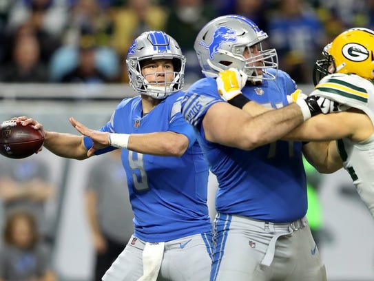 Lions quarterback Matthew Stafford looks to pass against the Packers during the first half at Ford Field on Sunday.