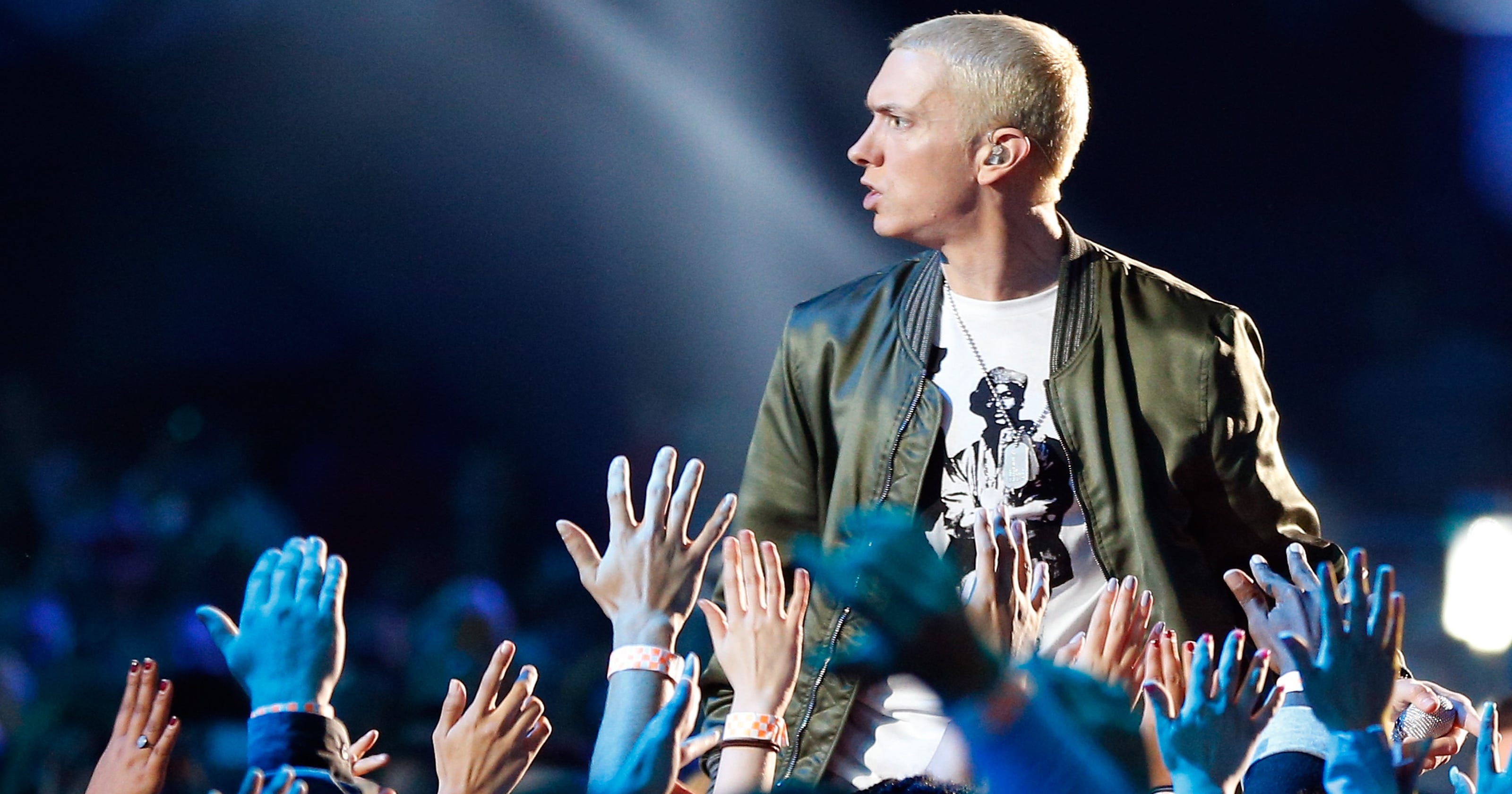 Eminem releases 'Detroit vs. Everybody' video starring Detroit rappers3200 x 1680