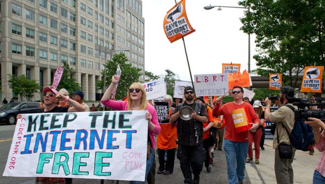 Protesters at the FCC on May 15, 2014.